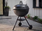 Weber dropped a Kettle Stealth Edition grill and it's worth the $199