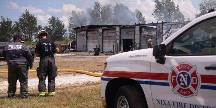 Multiple agencies respond to Sparta, Mo., building fire