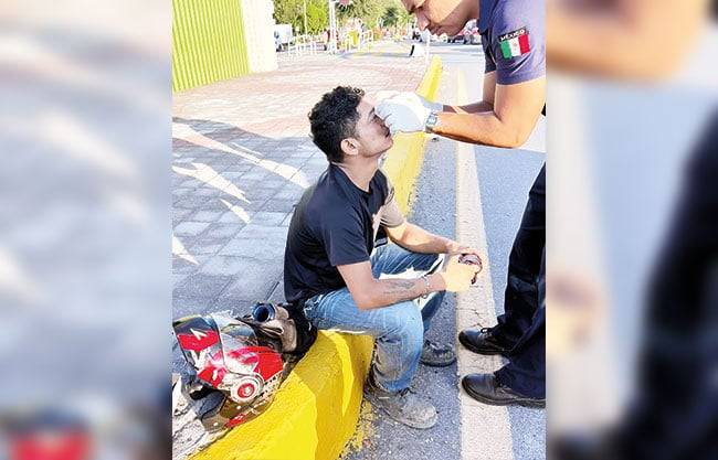 Queda lesionado joven motociclista