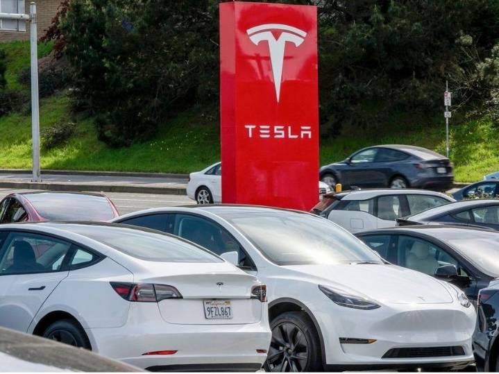 Tesla asks court to throw out $243-million award in crash