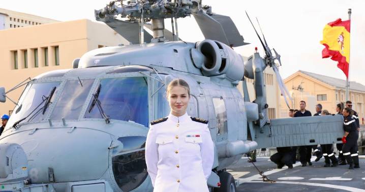 Rigor militar, clases y simuladores de vuelo: Así se entrena la Princesa Leonor para pilotar