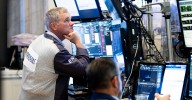 Cierra mixto Wall Street pero acumula ganancia semanal por optimismo sobre bajada de tipos