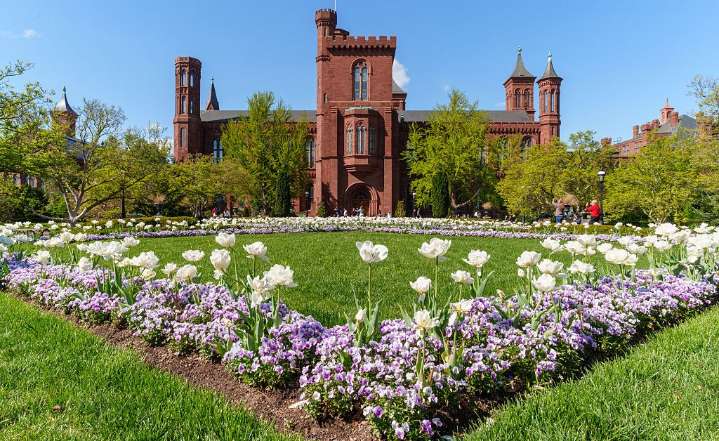 White House to Review Smithsonian Exhibitions