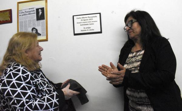Carlos Pascuariello fue homenajeado con una placa en su nombre en la Biblioteca San Martín