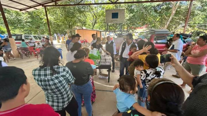 Guatemala recibe a chiapanecos desplazados por la violencia; gobierno de Chiapas dice que son familiares de criminales