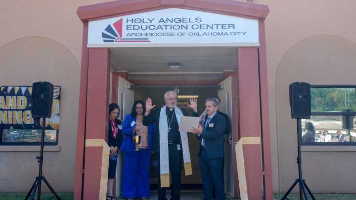 Catholic archdiocese opens immigrants' education center