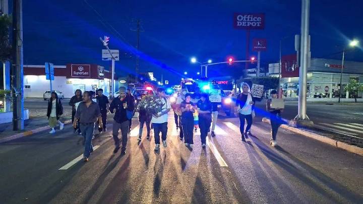 Exigen justicia por el asesinato del profesor Leonel con marcha silenciosa en Tehuacán