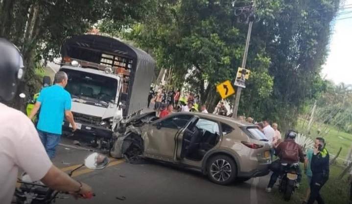 aparatoso accidente en la vía que conecta a Manizales con Chinchiná y Pereira