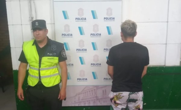 Condenado: robó una moto, golpeó a una policía y escapó esposado