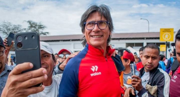 Liga 1: La directiva alba le renueva la confianza al técnico Ángel Comizzo