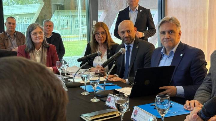 Puerto de Rosario, el gobierno provincial mueve la agenda con los cordobeses