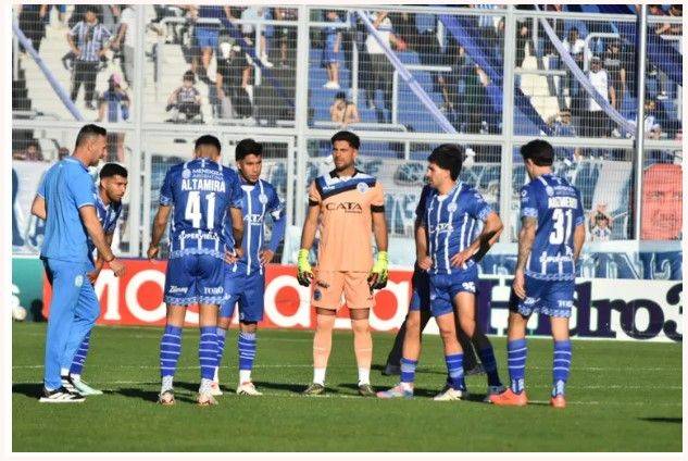 Godoy Cruz perdió 2-0 ante Vélez en el Gambarte y quedó a tres puntos del descenso