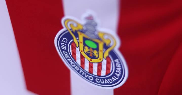 ÚLTIMA HORA: Se lesiona fichaje bomba de Chivas en partido vs Xolos