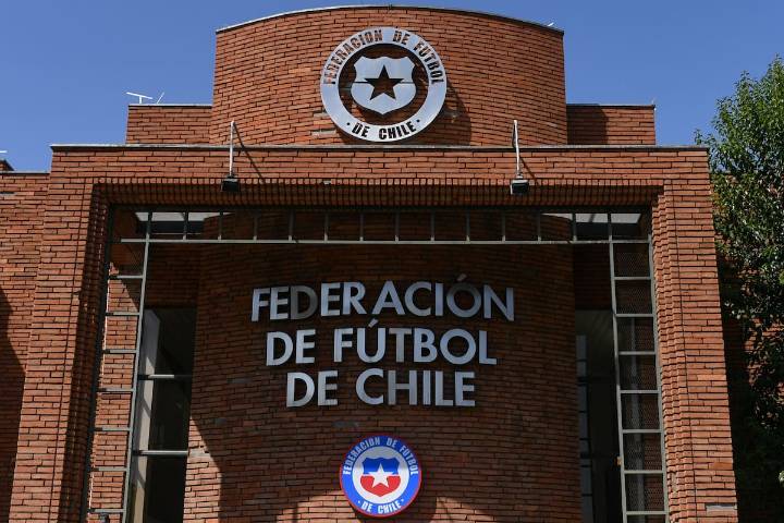 ¿Un paso a la separación de la ANFP y la Federación de Fútbol de Chile? Aprueban incompatibilidad para ser dirigente de ambas entidades
