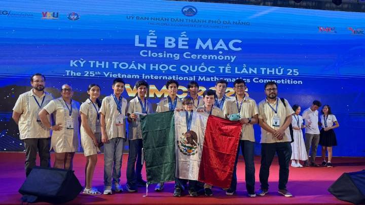 Mario Delgado reconoce triunfo de estudiantes mexicanos en certamen internacional de matemáticas