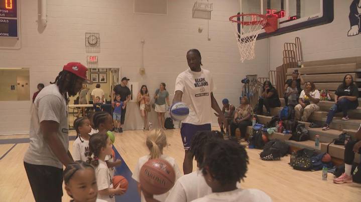 Phoenix Suns center Mark Williams hosts first annual youth basketball camp in Norfolk