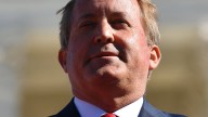 Paxton le pidió a la Corte Suprema de Texas que destituya a 13 legisladores demócratas que abandonaron el estado