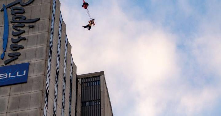 Daredevil scales and jumps off top of 26