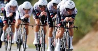 UAE ganó la crono por equipos de la Vuelta y Vingegaard recuperó el liderato
