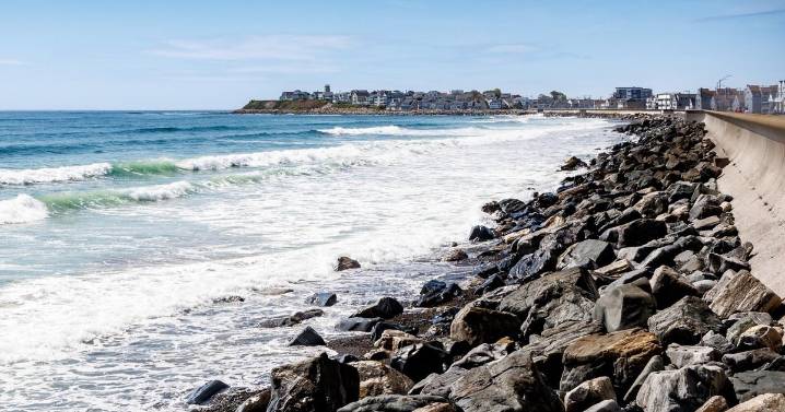 17-year-old drowns in strong current at Hampton Beach in New Hampshire