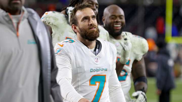 Jason Sanders injury: Dolphins kicker placed on injured reserve, will miss at least four games with hip issue
