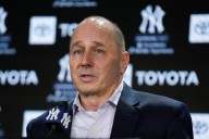 Brian Cashman defiende a Aaron Boone en medio de la crisis de los Yankees