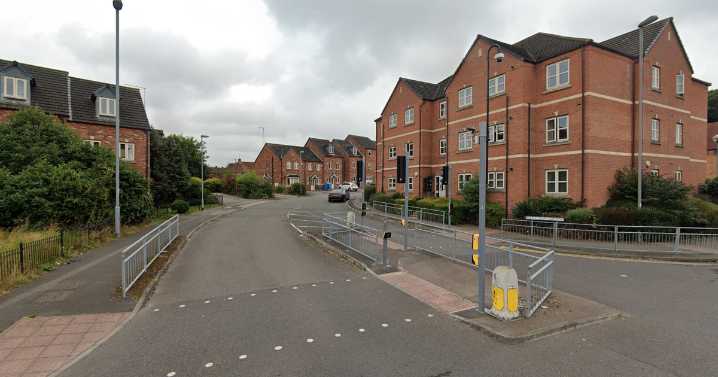Worksop police cordon set up after 2 injured in suspected XL Bully attack