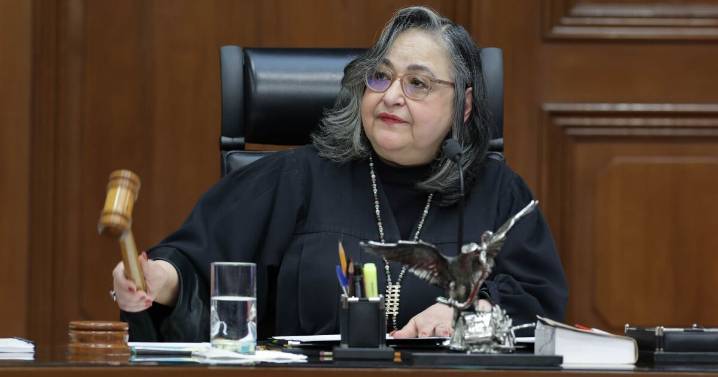 Entre aplausos y reclamos, Norma Piña baja cortina para dar paso a nueva Corte