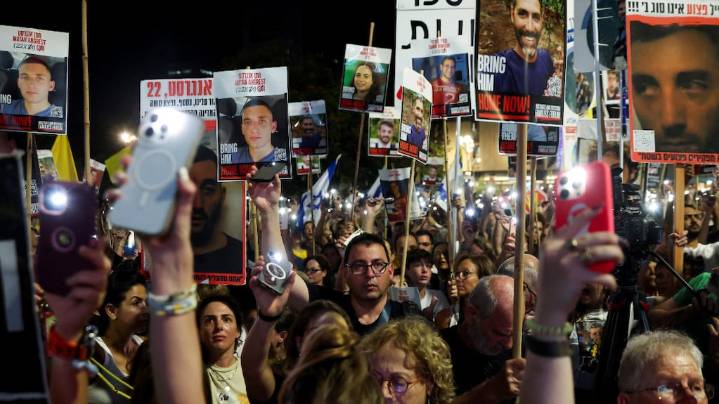 Miles de personas manifestaron en Tel Aviv para exigir la liberación de los rehenes en Gaza