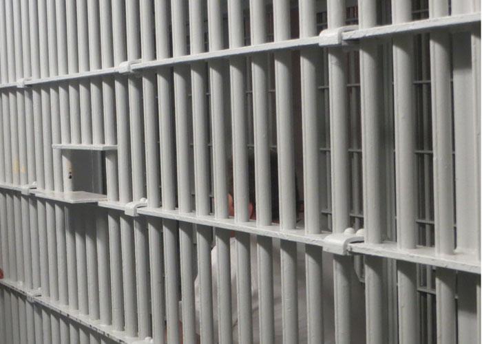 Federal inmate convicted of murder