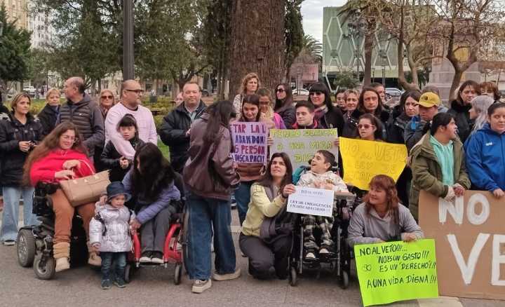 Más de 300 personas reclaman contra el veto a la Ley de Emergencia en Discapacidad
