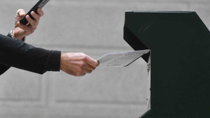 Trump wants to stop states from voting by mail and using voting machines