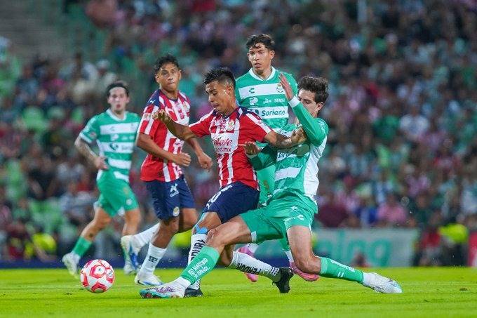 Santos vence a Chivas y escala posiciones en la Liga MX