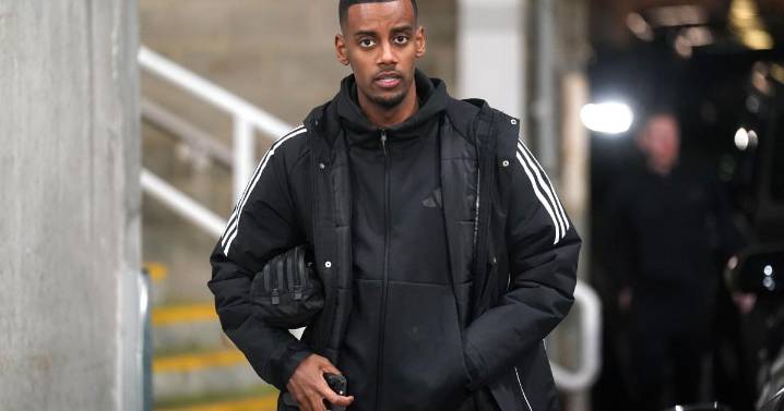 Tuesday’s briefing: Alexander Isak back in Toon as Liverpool parade new signings