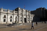 Ministros llegan a La Moneda ante inminente cambio de gabinete
