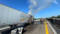 Arde tráiler cargado de cartón y tardan 4 horas para apagar el fuego