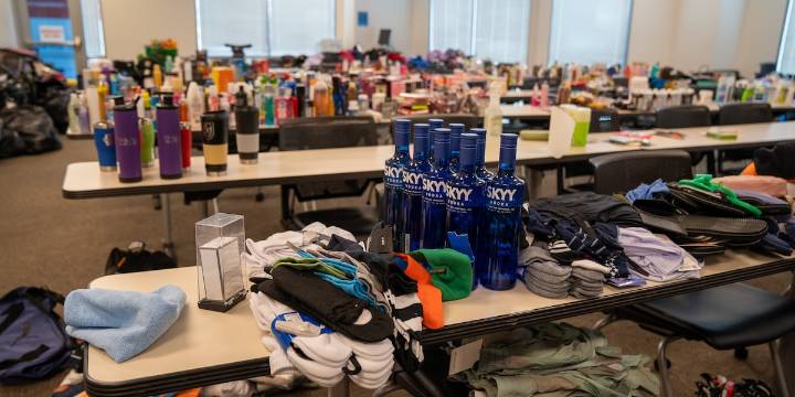 Man in ICE custody after Las Vegas police arrest him for retail theft ring