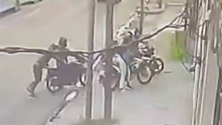 Imágenes sensibles: motochorros asesinaron a una joven en Laferrere