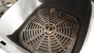 Si quiere evitar daños irreparables al limpiar la freidora de aire, siga estos pasos para hacerlo correctamente y sin riesgos