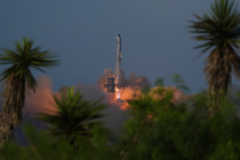 Latest launch of SpaceX’s Starship deploys 8 dummy satellites, then splashes down into Indian Ocean
