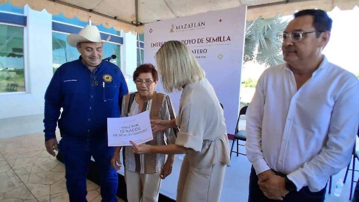 Ganaderos de Mazatlán reciben apoyo de 20 toneladas de semilla de sorgo gavatero