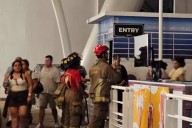 Bomberos rescatan a turistas atrapados en la Rueda de la Fortuna de la zona hotelera de Cancún