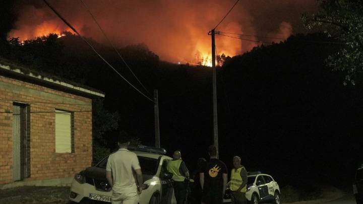 El fuego no da tregua en Galicia: arden más de 88.000 hectáreas con ocho focos activos