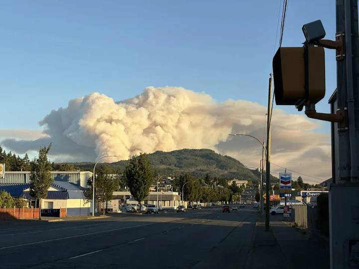 New wildfire on Vancouver Island grows aggressively, knocking out power for hundreds