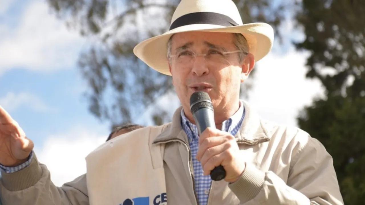 ¡Urgente! Tribunal Superior de Bogotá ordena la libertad inmediata del expresidente Álvaro Uribe
