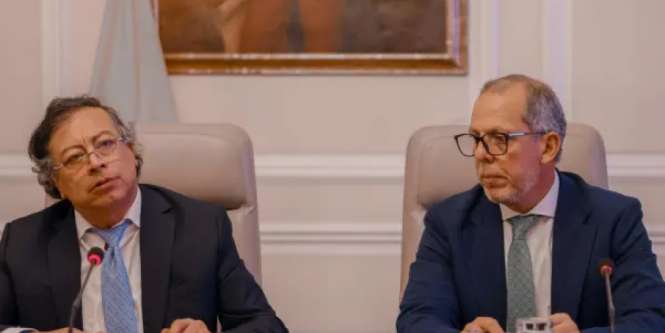 Alfredo Saade: el vínculo de los pasaportes con su salida de la jefatura de despacho 