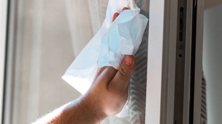 Why You Should Never Use A Paper Towel To Clean Windows And Mirrors