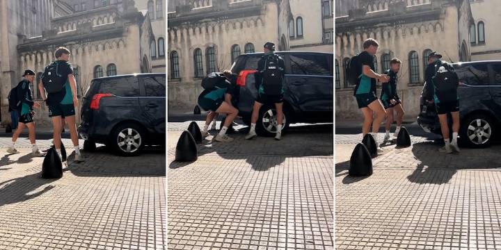 La curiosa escena de los All Blacks en Buenos Aires: levantaron un auto atascado en plena calle