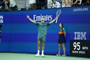 Late-night Paul battles through at US Open in 1:46 am finish