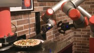 Un robot chef se convierte en una sensación culinaria en un restaurante de París.
